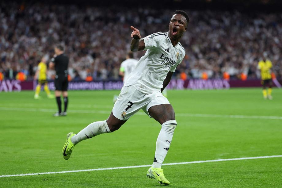 足球西甲榜首易主，冠军形势再变