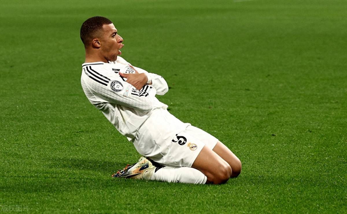 边锋赛后晒伤痕，网友称其太拼了