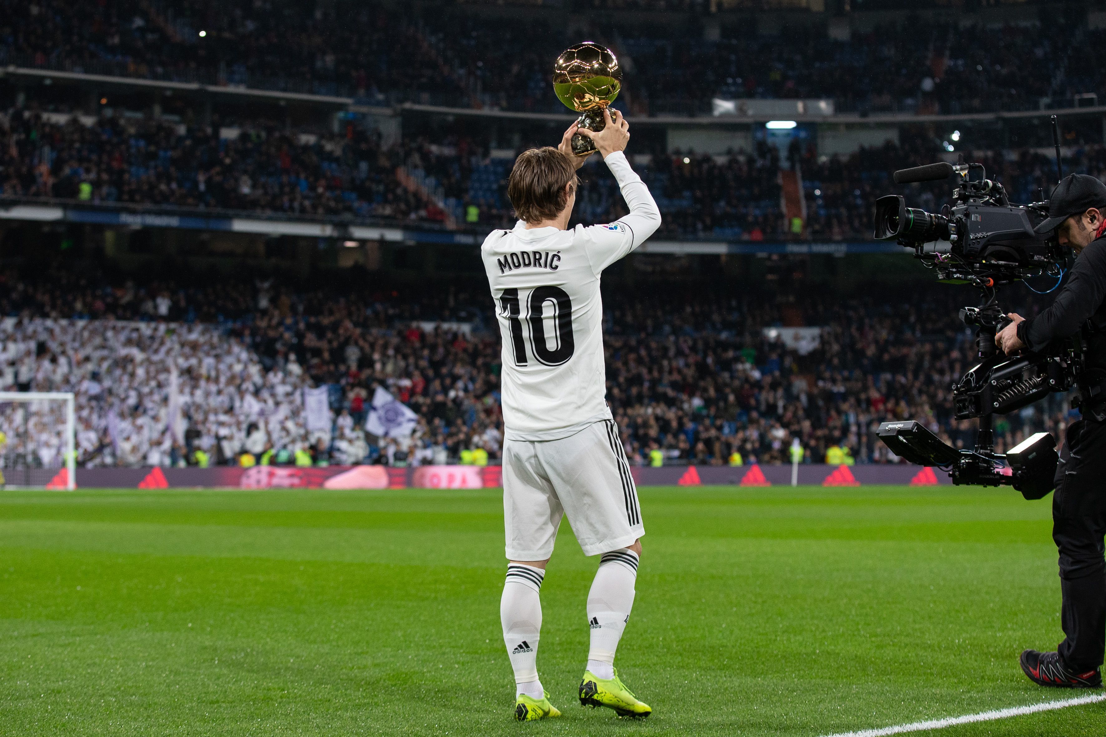 骑士本赛季吃到11场败仗时仅取14胜，上赛季为56胜11负