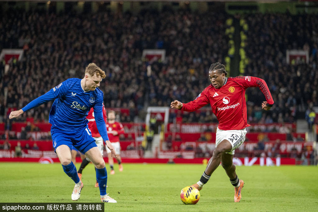 国足未来第一左后卫：华裔球星90万欧转会费登陆波兰联赛！