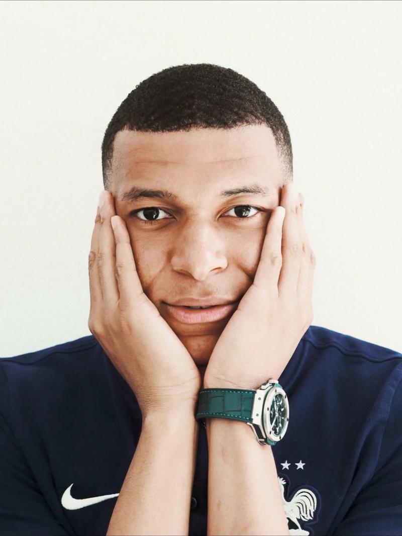 意甲真是欧洲球星的养老胜地。罗哥吃亏就吃亏在去的...