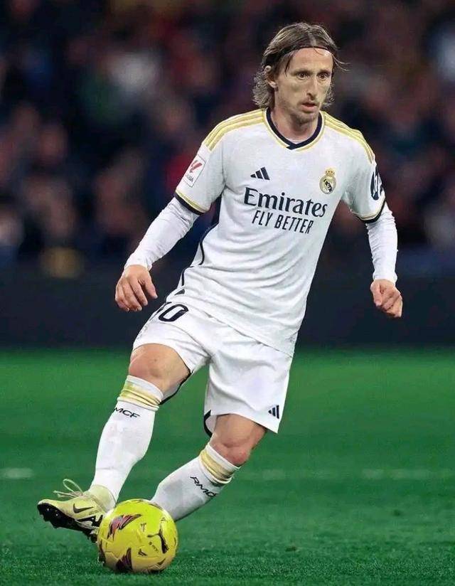 英媒：费迪南德称卢克-肖在曼联有重要地位，他需要证明自己