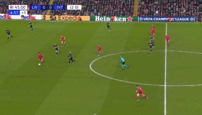 懂球妹采访：她是切尔西球迷，最喜欢阿扎尔和坎特