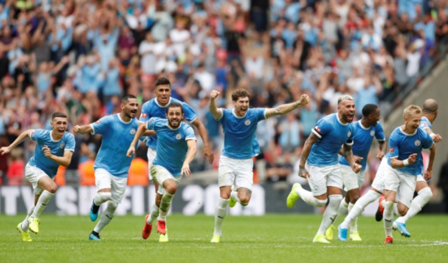 成都蓉城在中超和足协杯表现不佳，古尔芬克尔可能离队，周定洋面临续约问题，俱乐部需补强阵容。