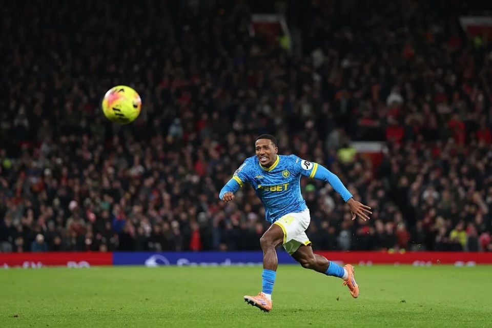 福布斯穿7号替补登场，是马丁内斯执教后第14位完成首秀球员