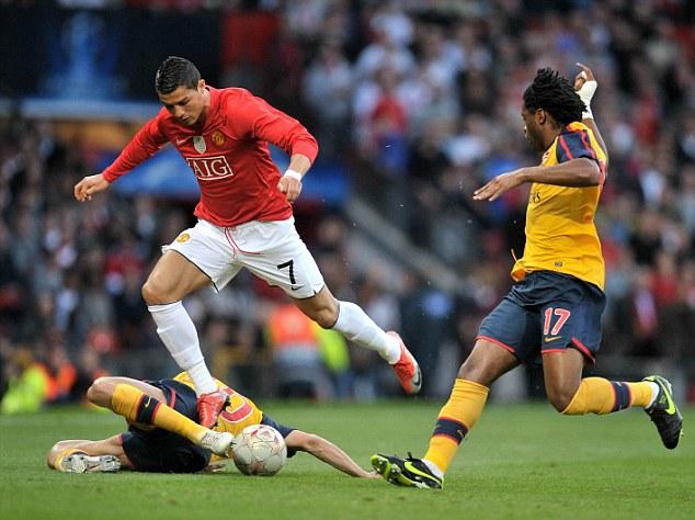 德科：梅西短暂回归？这不可能；还没和莱万谈续约的事